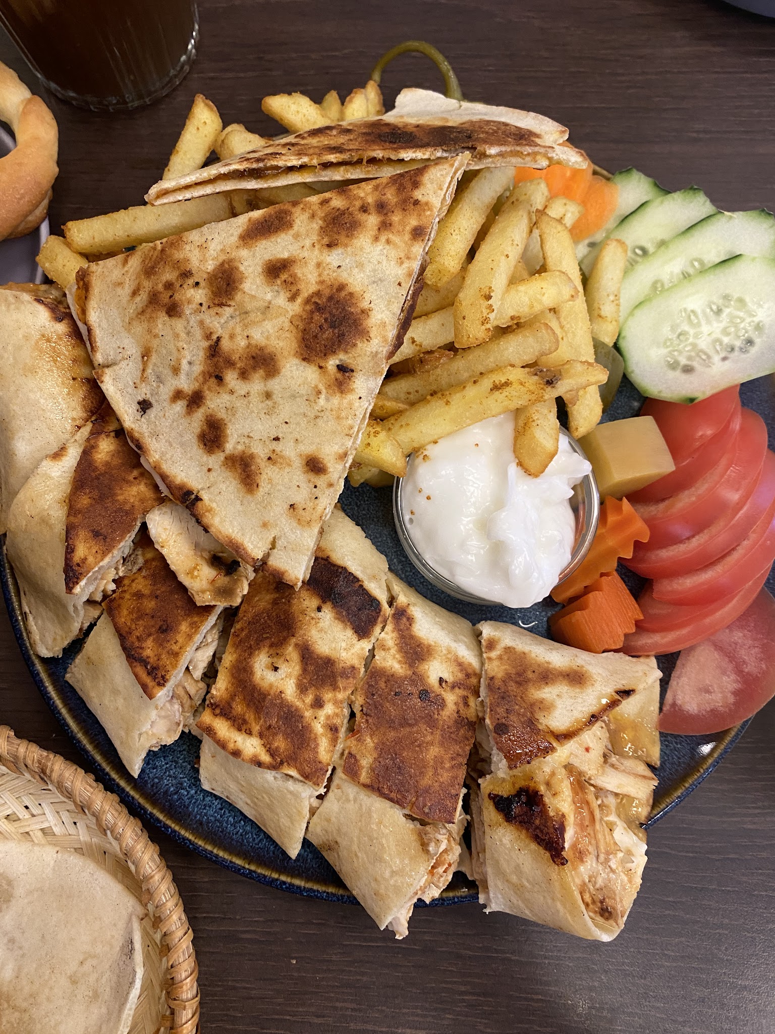 طبق شهي من الشاورما والبطاطس